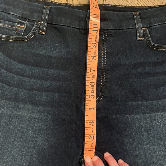 7 For All Mankind Jen 7 Mid Short Sculpting Panel NWT size 12 - Picture 9 of 10